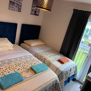 lovely-twin-room-15-mins-from-airport-city.dublin-hotelsweb.com/